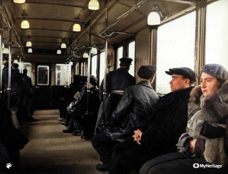 В вагоне метро,  1937 год