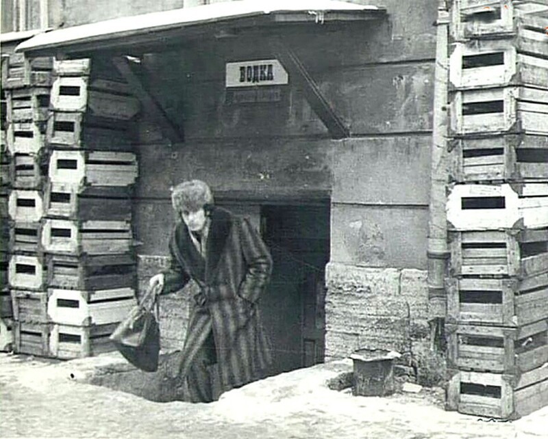Магазин "Водка" в подвале. 1974 год.
