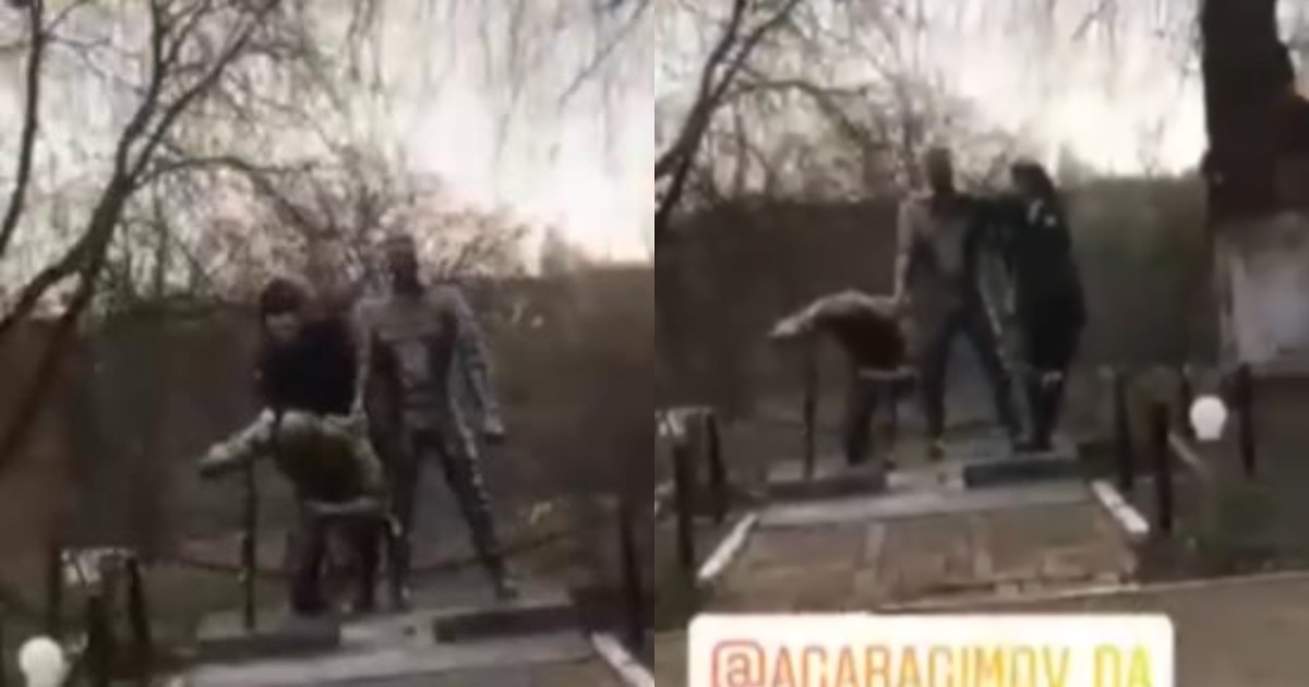 "Придушил" памятник: военнослужащий с Северного Кавказа поглумился над монументом павшим бойцам ГРУ