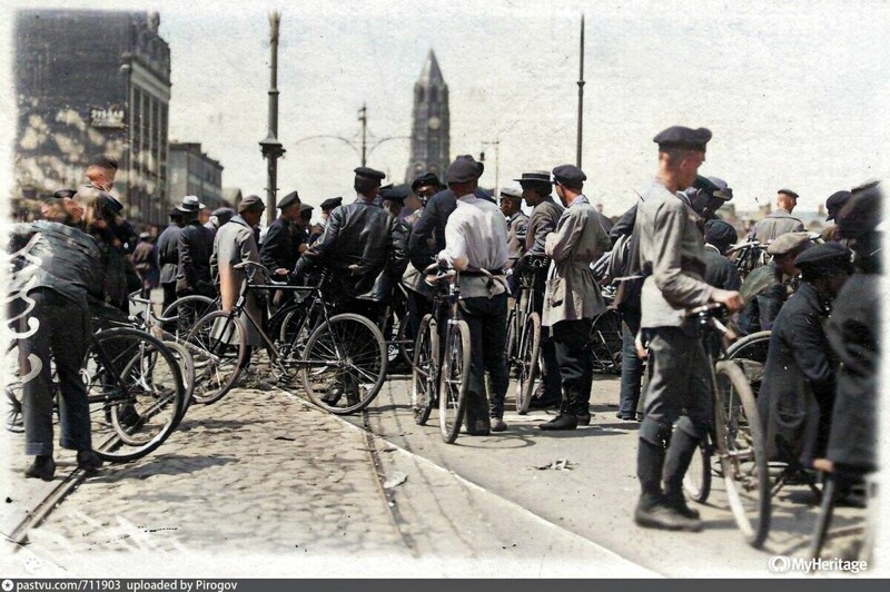 Торговля велосипедами на Сухаревке  1920-е