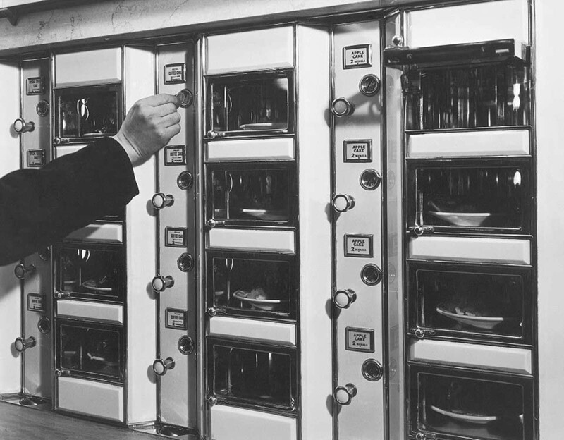 Торговый автомат в кафетерии под названием Automat, 1940-е годы
