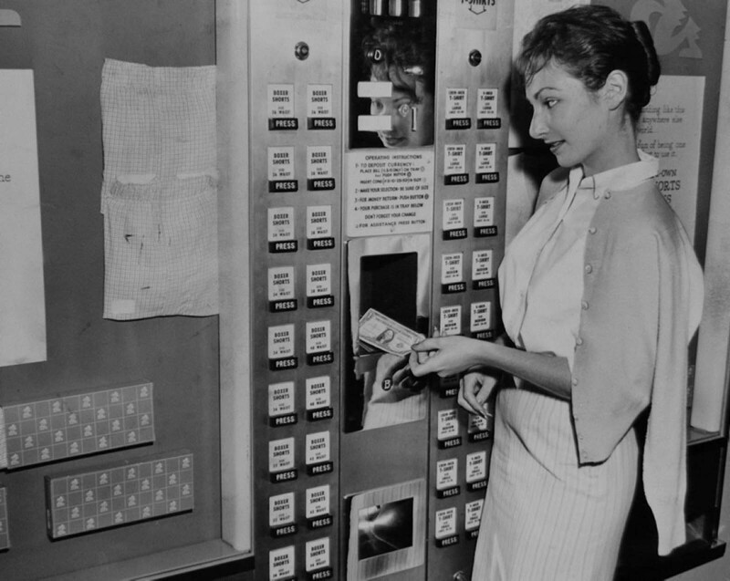 Торговый автомат в магазине Macy’s, в котором мужские шорты продавались всего за 97 центов