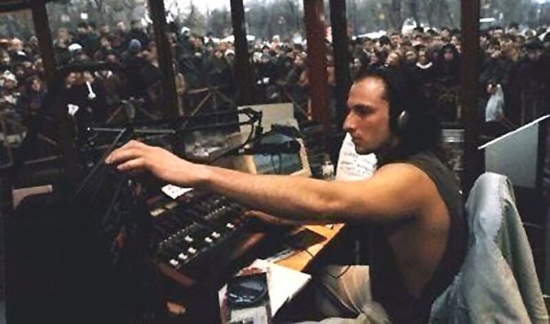 Дмитрий Нагиев в открытой студии Радио «Модерн». Санкт-Петербург, 1997 год