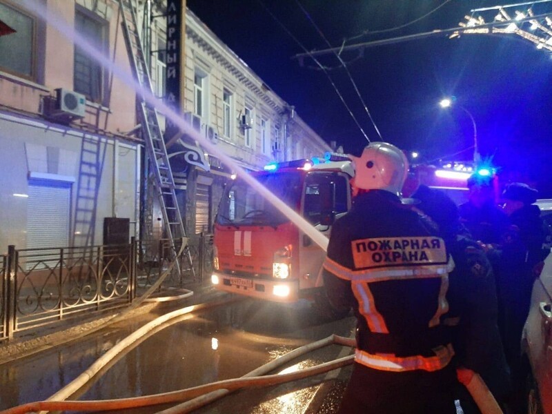 В Ялте загорелся двухэтажный дом, пожару присвоен ранг повышенной сложности