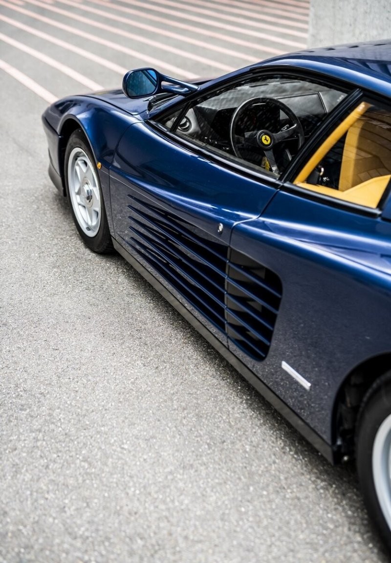 Ferrari Testarossa Monospecchio — Как красиво можно подать отсутствие второго зеркала на суперкаре