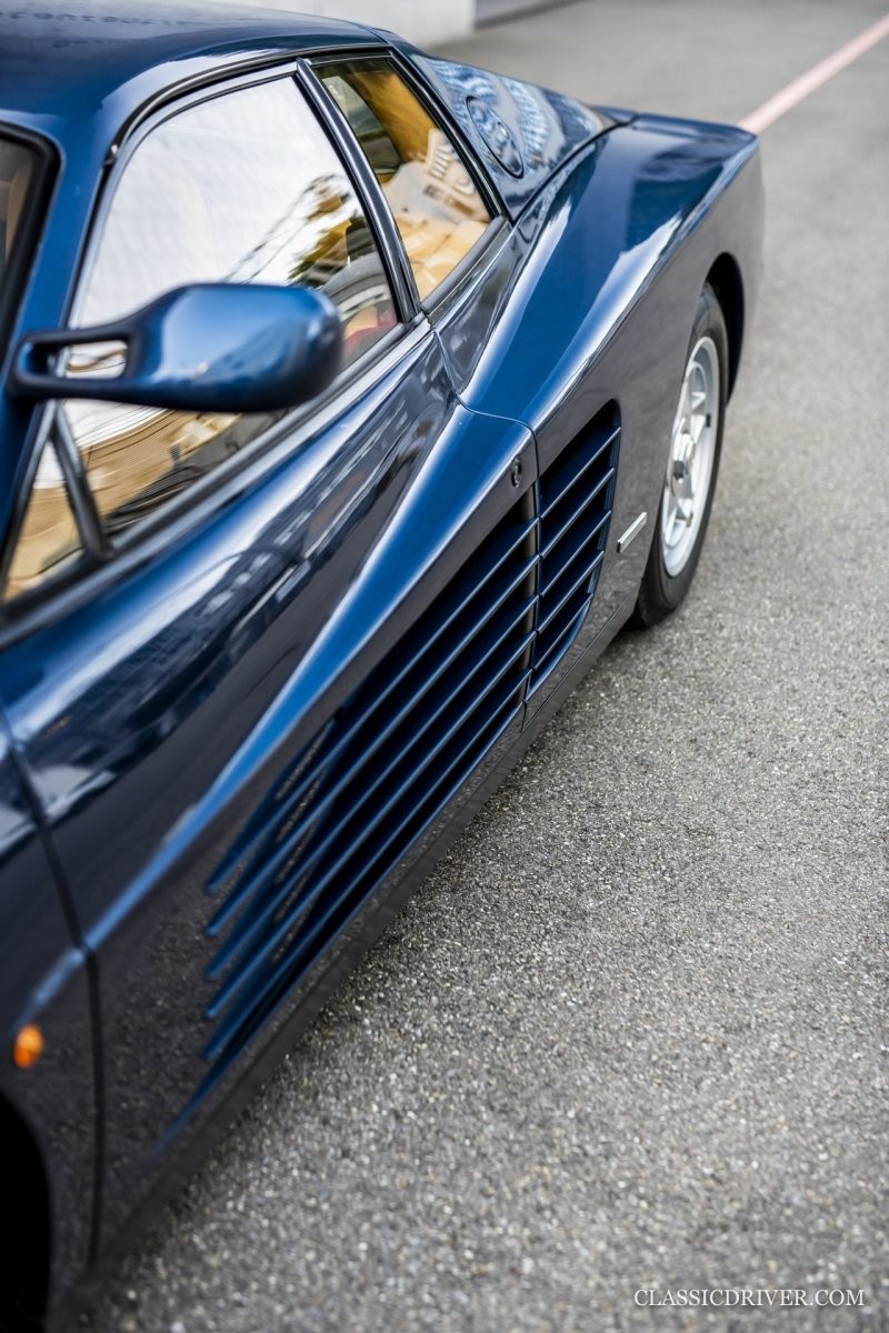 Ferrari Testarossa Monospecchio — Как красиво можно подать отсутствие второго зеркала на суперкаре