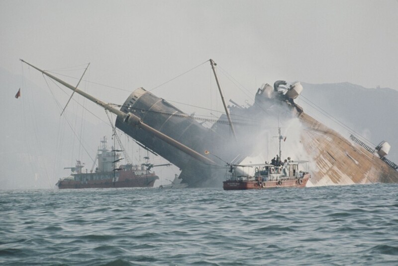 9 января 1972 года, в Гонконгской бухте, в результате пожара, затонул самый большой пассажирский лайнер Queen Elizabeth. Жертв не было - корабль был поставлен на реконструкцию. Потом корабль порезали на металлолом.