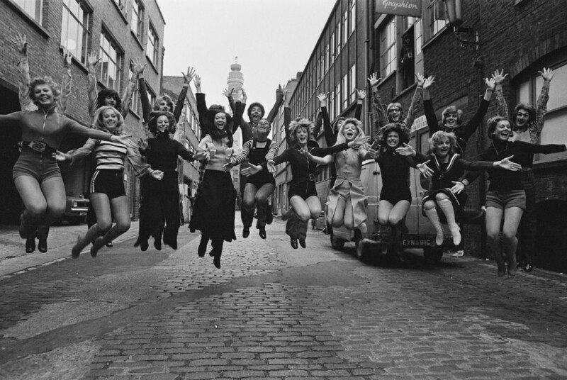 10 января 1972 года. Лондон. Вокально-танцевальная группа «Молодое поколение» (Young Generation). Фото Jack Kay.