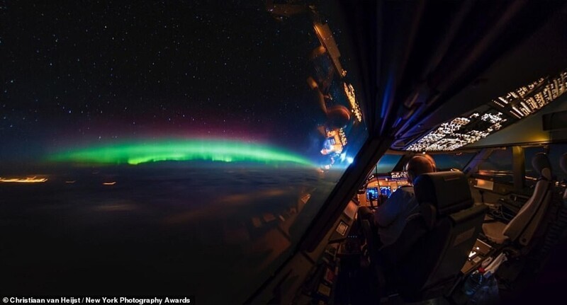 Вид из кабины Boeing 747. Фотограф (и пилот) Christiaan van Heijst