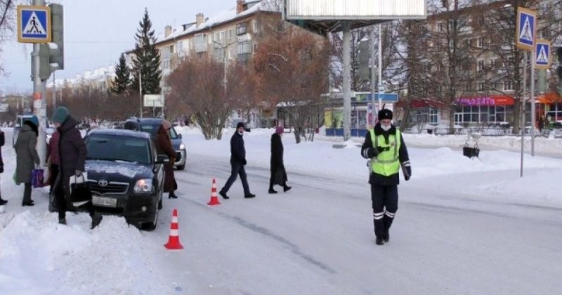 Не успела перейти дорогу: в Каменске-Уральском сбили пожилую женщину