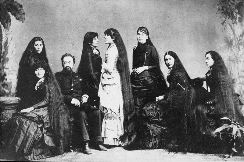 Преподобный Флетчер Сазерленд и его дочери. Семь сестер Сазерленд. 1900 г.