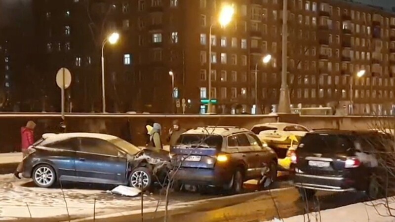 Семь автомобилей столкнулись в Москве