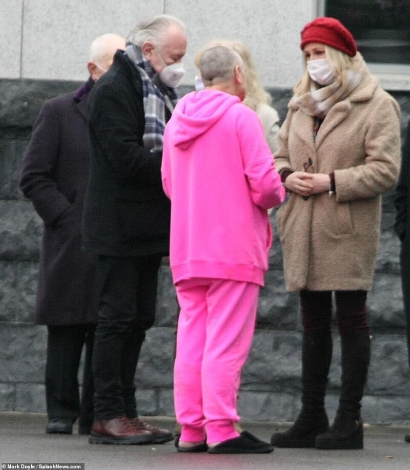 Шинейд О'Коннор пришла на похороны сына в розовом