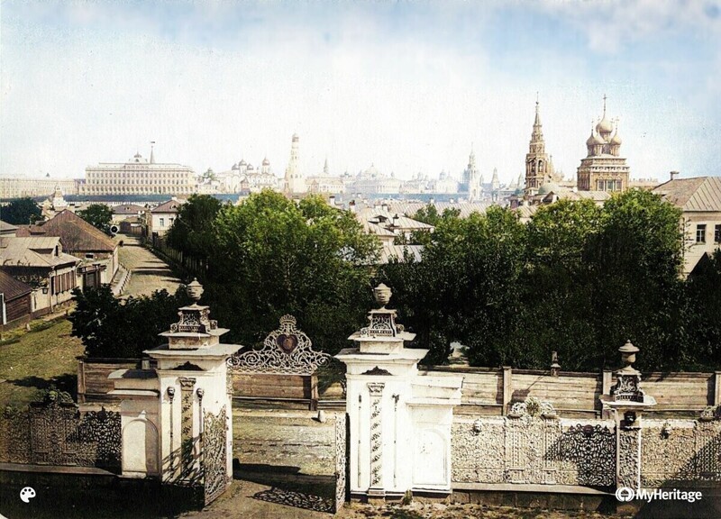 Вид из усадьбы Демидовых в сторону Кремля  1866 год