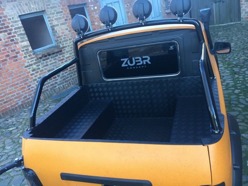 Zubr Concept Pick-up: в Германии переделывают «Нивы» в пикапы и продают за 3 миллиона рублей