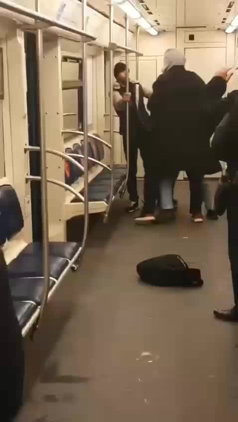 Драки в вагоне метро спб. Стрелок в метро по мигрантам. Ибрагим мусалаев метро. Истра драка в электричке. Теракт в московском метро 2014.
