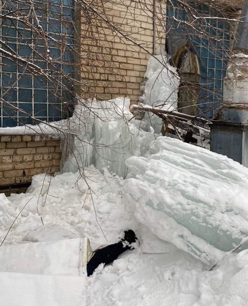 В Нижнем Новгороде ледяная глыба унесла жизнь рабочего