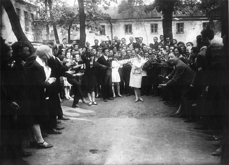 Танцы, горки, домино: московские дворы XX века