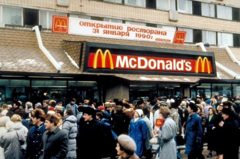 Как появились и как развивались фастфуды: от Древнего Рима до McDonald’s