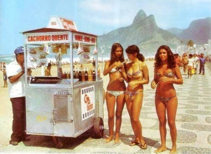 Такие девушки гуляли по набережной Рио-де-Жанейро. Бразилия. 1960 год