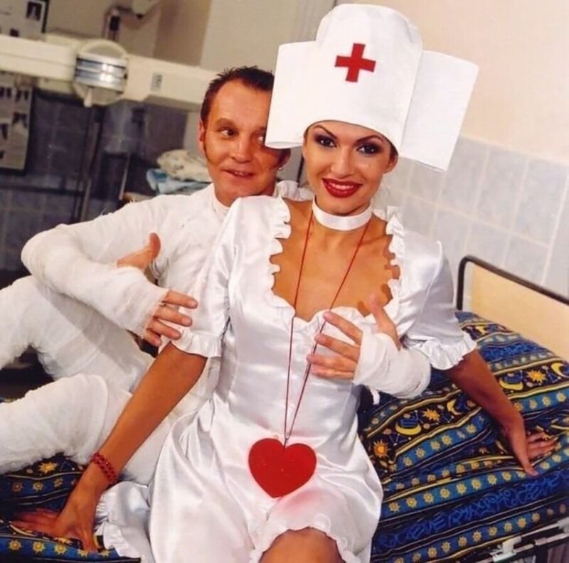 Гeopгий Дeлиев и Эвелина Блёданс на съёмках пepeдачи Маски-шоу, 90-e