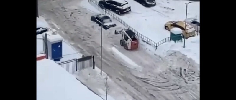 "Мстя моя будет снежная": снегоуборщик наказывает автовладельца за неправильную парковку