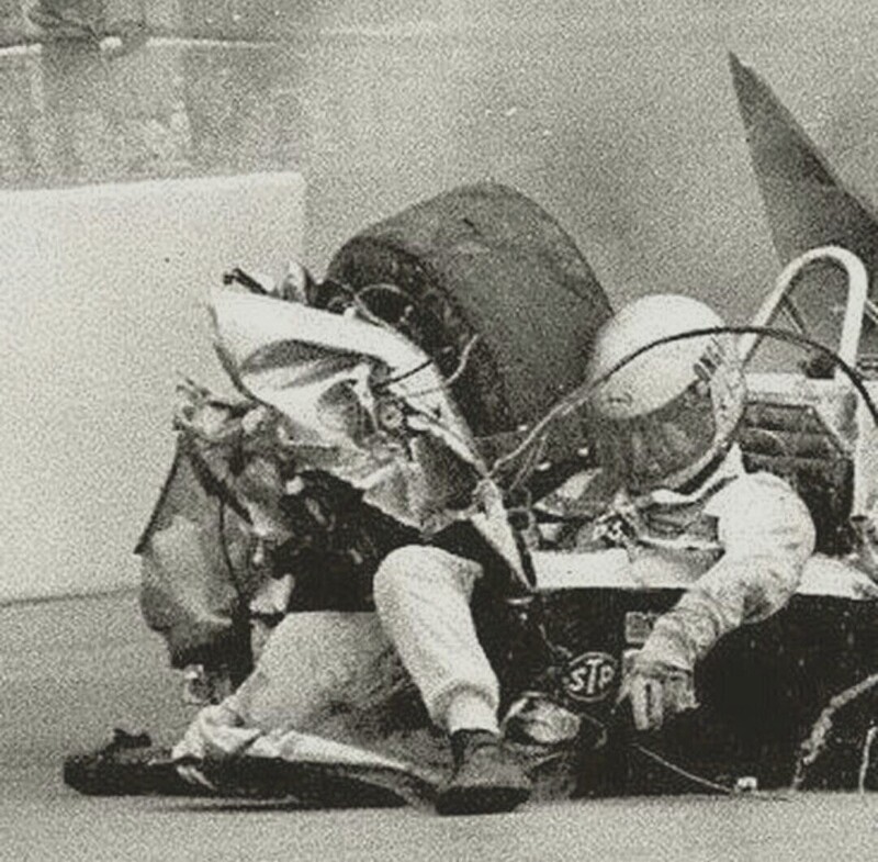 Тяжелейшая авария американского гонщика Дэнни Онгейса в 1981 году – переломы рук и ног, многочисленные повреждения внутренних органов. Через 2 года, он снова участвовал в гонках
