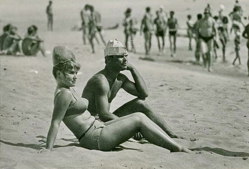На пляже. 60-е годы