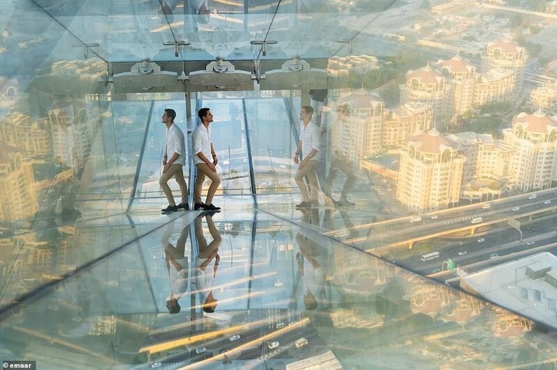 Теперь в Дубае можно съехать по стеклянной горке с небоскреба