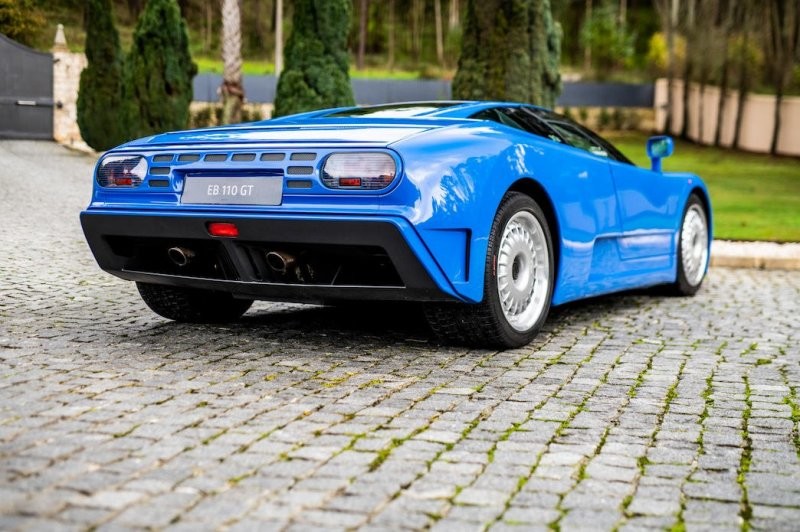 Редкий и легендарный автомобиль Bugatti EB110 GT 1996 года