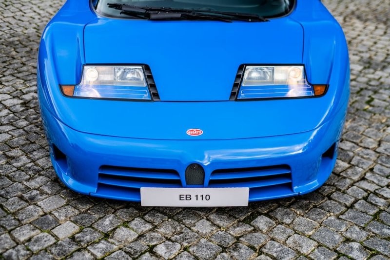 Редкий и легендарный автомобиль Bugatti EB110 GT 1996 года