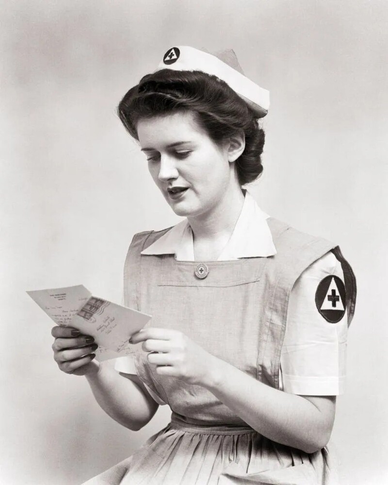 19. Медсестра Красного Креста в форменном халате, Вторая мировая война