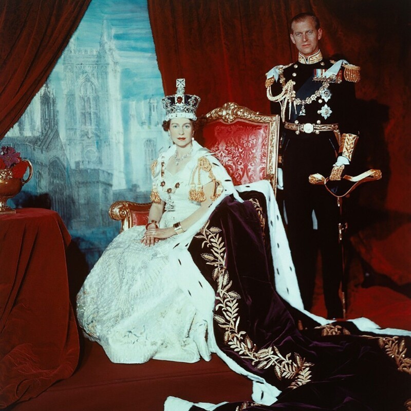 Коронационный портрет Ее Величества королевы Елизаветы с мужем, Его Высочеством принцем Филиппом, герцогом Эдинбургским, 1953 год