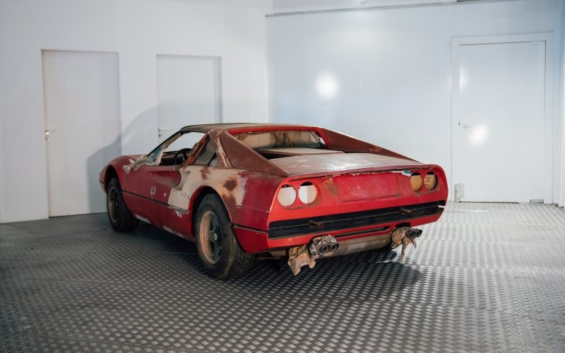 Ferrari 308 GTSi 1982 года — действительно особенная находка в сарае