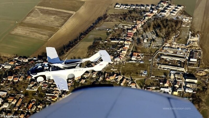 В Словакии прошел испытания и сертификацию самолет-автомобиль AirCar