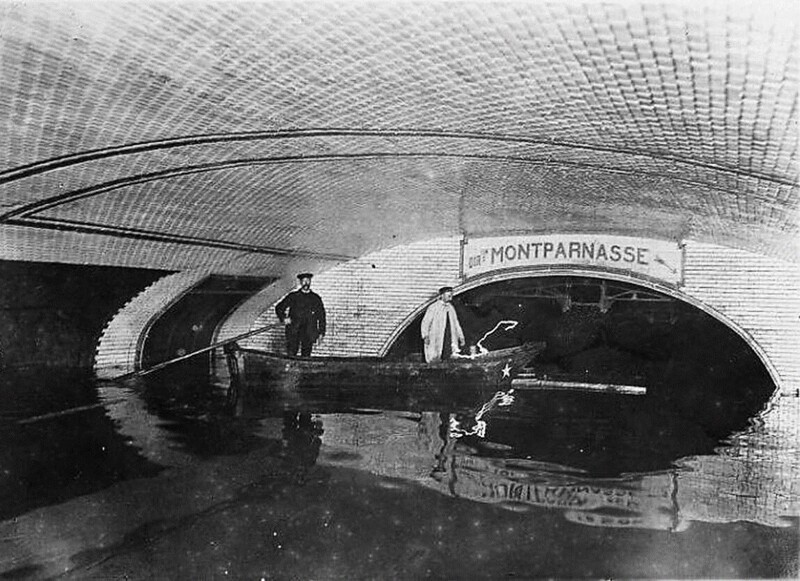 Станция парижского метро во время наводнения, 1910 год