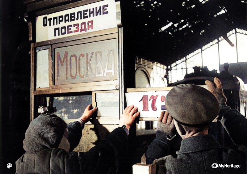 Первый послевоенный поезд Красная Стрела отправляется в Москву, 20 марта 1944 года.