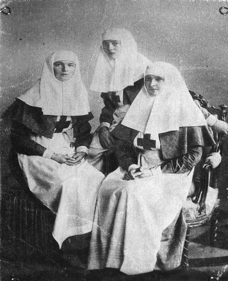 Императрица Александра и великие княгини Ольга и Татьяна, 1914 год