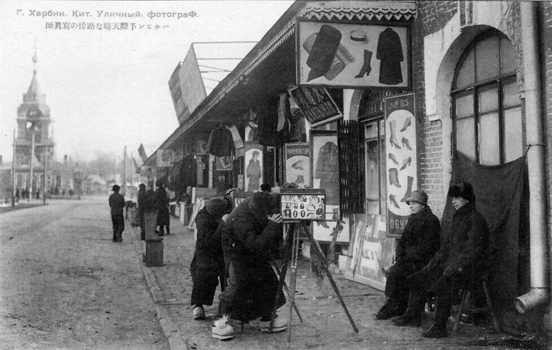  Уличный фотограф за работой  1923 год