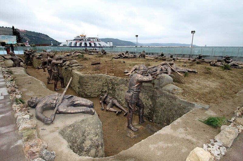 Военные сцены со статуями в натуральную величину, Эджеабат, Турция