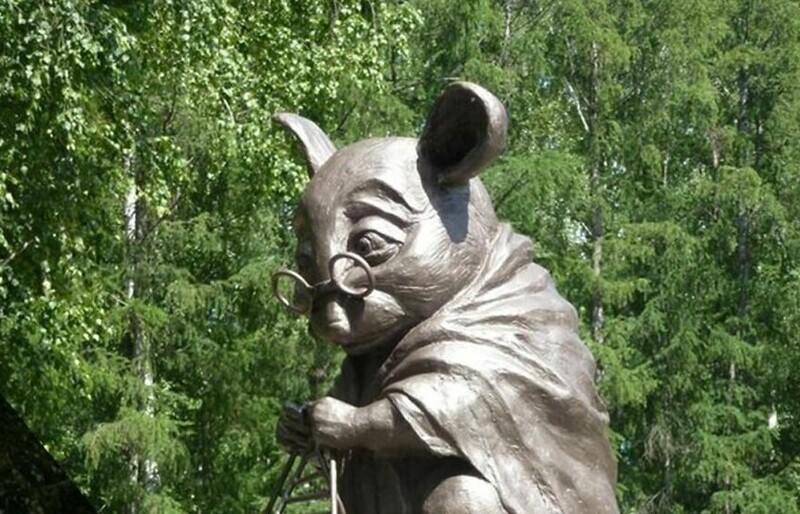 14. В России есть памятник лабораторной мыши в честь всех мышей, отдавших свою жизнь ради науки
