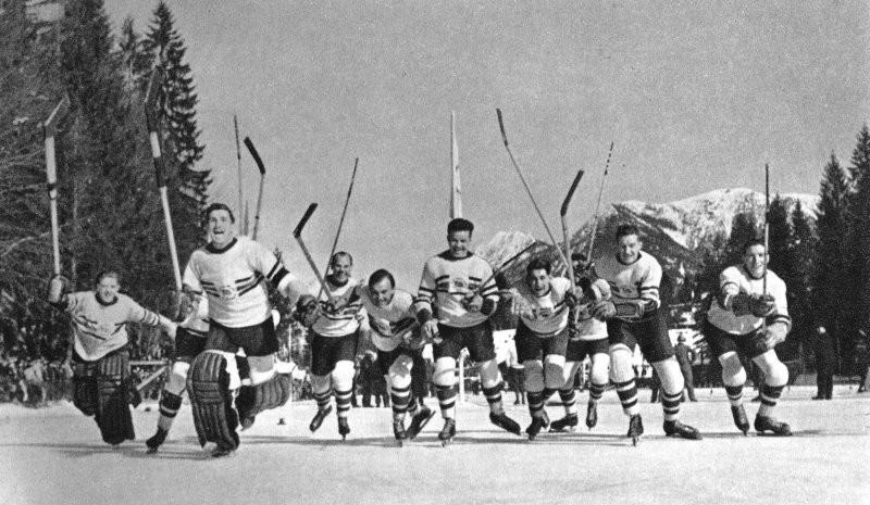 12. Великобритания выигрывает золотую медаль по хоккею на Олимпийских играх (1936 год)