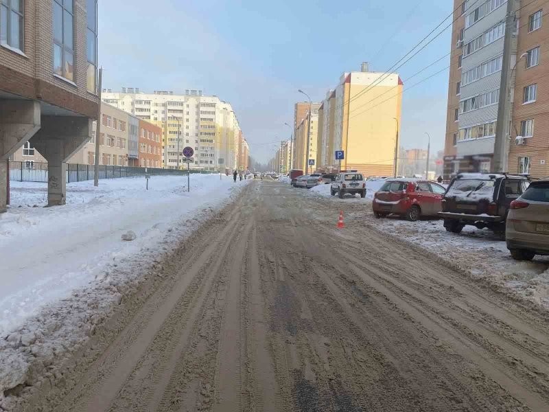 Выбежавшего на дорогу маленького мальчика сбил автомобиль в Ижевске