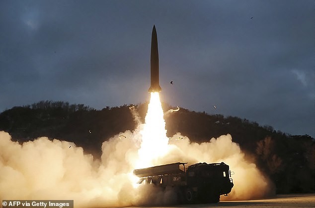 Ким Чен Ын посетил ракетный завод вскоре после успешных испытаний ракет большой дальности