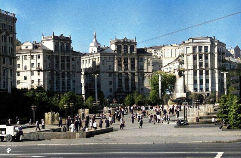 Вид на площадь Октябрьской революции