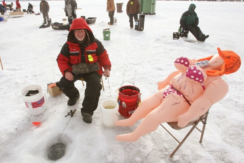 Зимняя рыбалка – это не только удовольствие, но и отличное время для юмора!