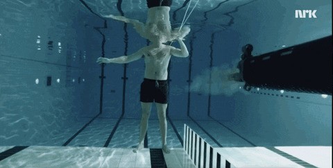 Сможет ли прыжок под воду спасти вас от пуль выпущенных из разного вида огнестрельного оружия