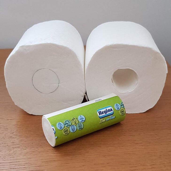 2. Рулон туалетной бумаги, в котором вместо полого картонного цилиндра внутри - маленький отдельный рулончик. Его можно, например, носить с собой