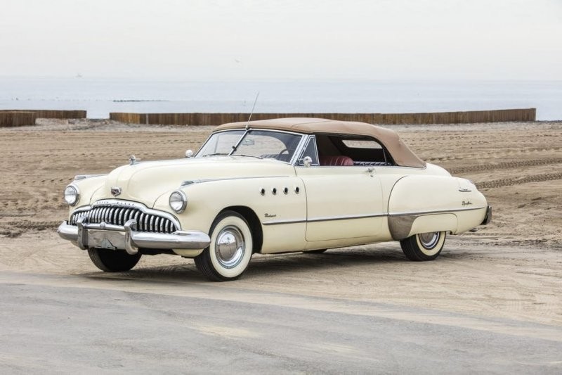 Кабриолет Buick Roadmaster 1949 года выпуска из фильма «Человек дождя» продан на аукционе