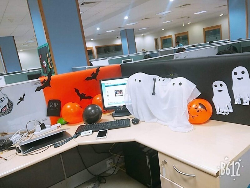 "Мой уголок в офисе на Хэллоуин"